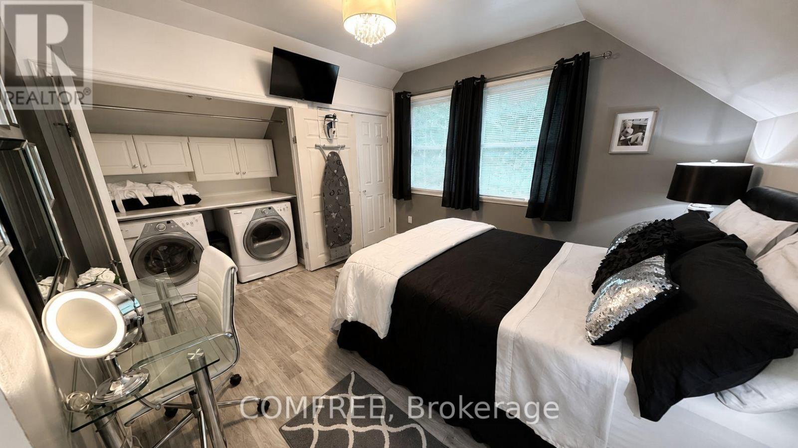 8950 Brown Road, Niagara Falls (Brown), ON - Indoor Photo Showing Laundry Room