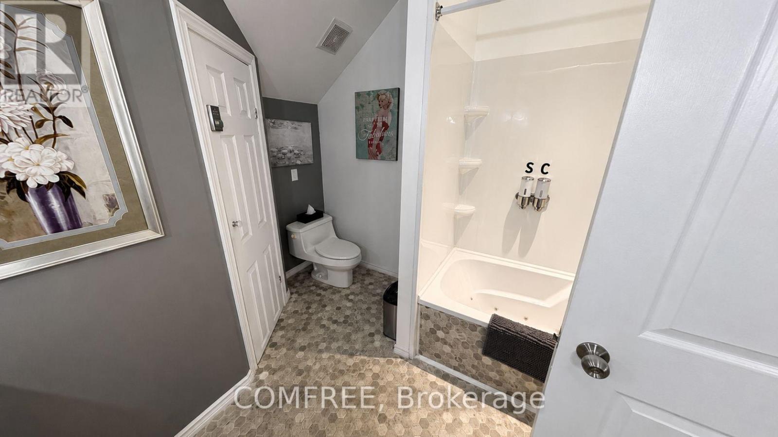 8950 Brown Road, Niagara Falls (Brown), ON - Indoor Photo Showing Bathroom