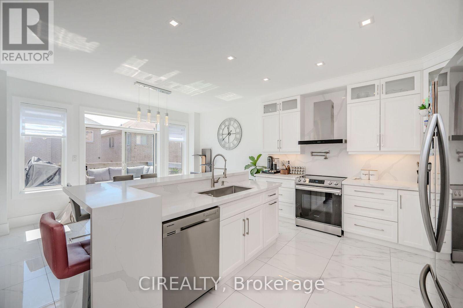 4712 Doug Wright Drive, Burlington, ON - Indoor Photo Showing Kitchen With Upgraded Kitchen