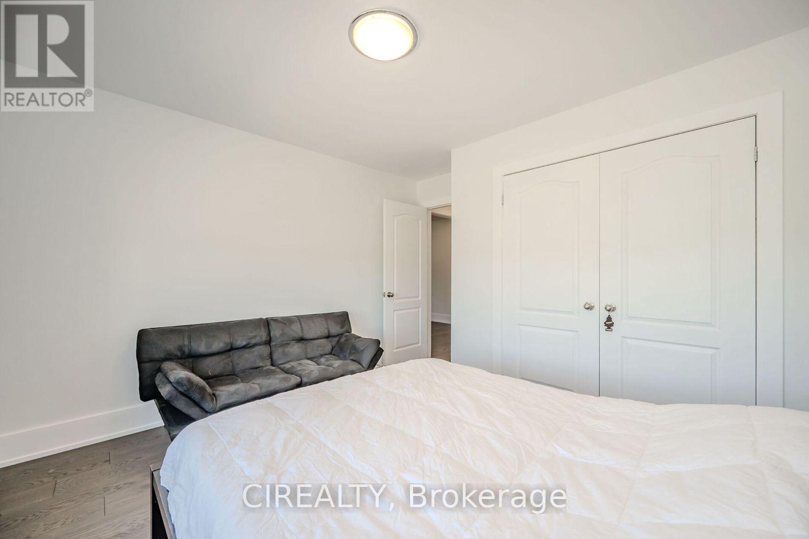 4712 Doug Wright Drive, Burlington, ON - Indoor Photo Showing Bedroom