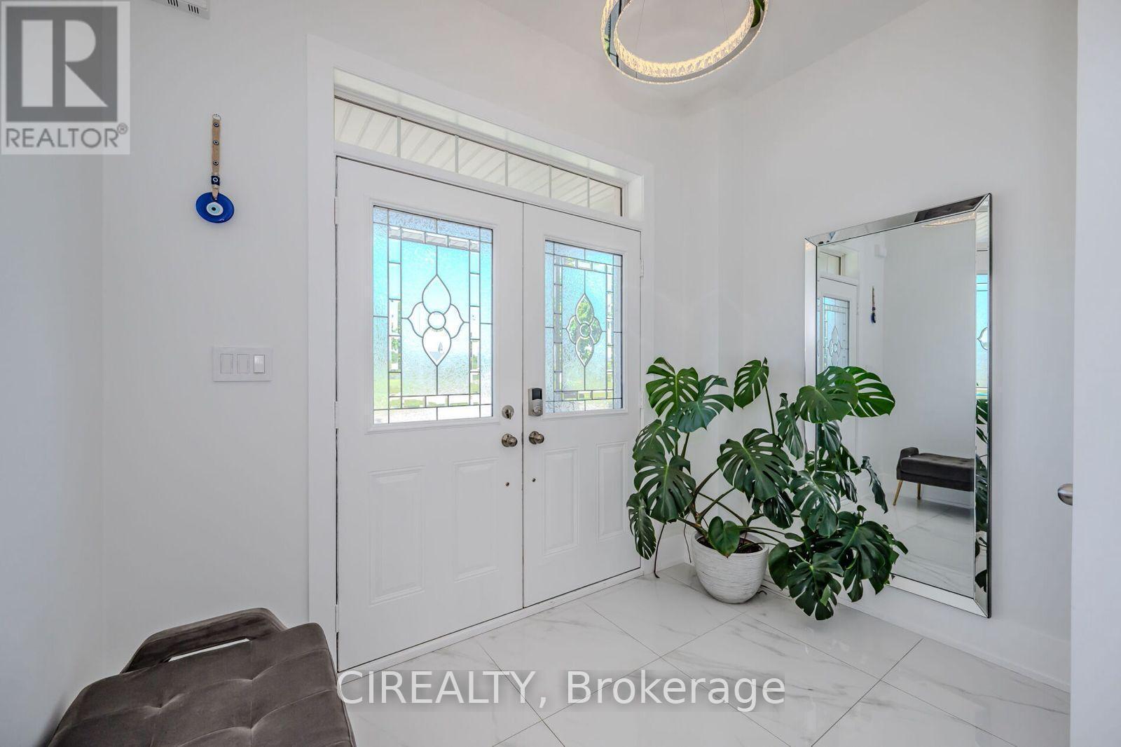 4712 Doug Wright Drive, Burlington, ON - Indoor Photo Showing Other Room