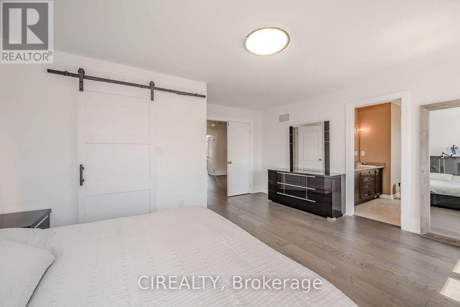 4712 Doug Wright Drive, Burlington, ON - Indoor Photo Showing Bedroom