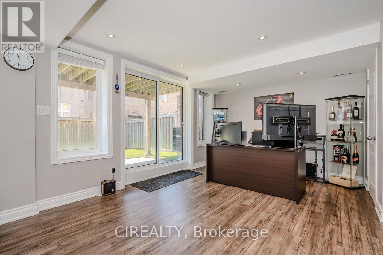 4712 Doug Wright Drive, Burlington, ON - Indoor