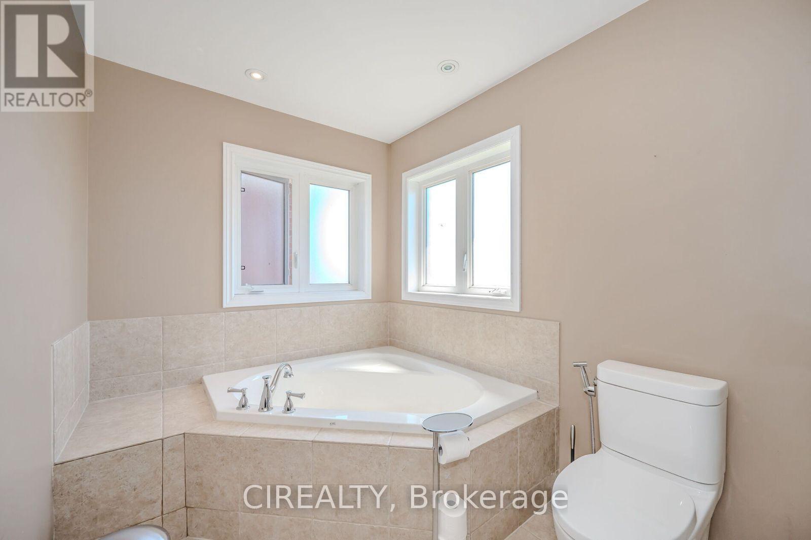4712 Doug Wright Drive, Burlington, ON - Indoor Photo Showing Bathroom