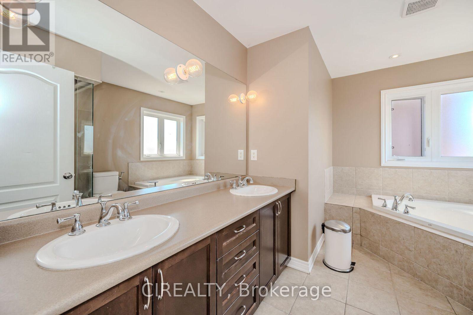 4712 Doug Wright Drive, Burlington, ON - Indoor Photo Showing Bathroom