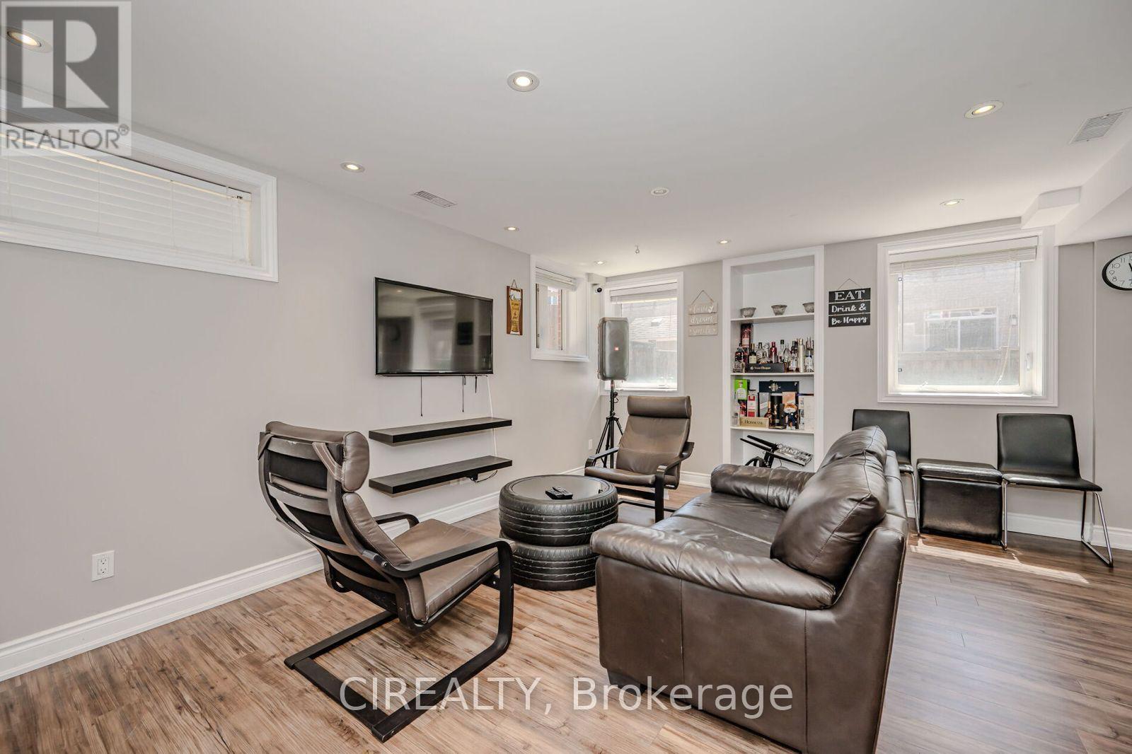 4712 Doug Wright Drive, Burlington, ON - Indoor Photo Showing Living Room