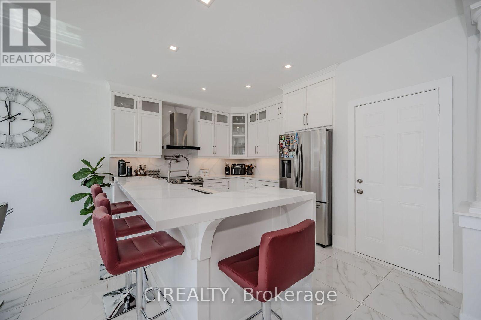 4712 Doug Wright Drive, Burlington, ON - Indoor
