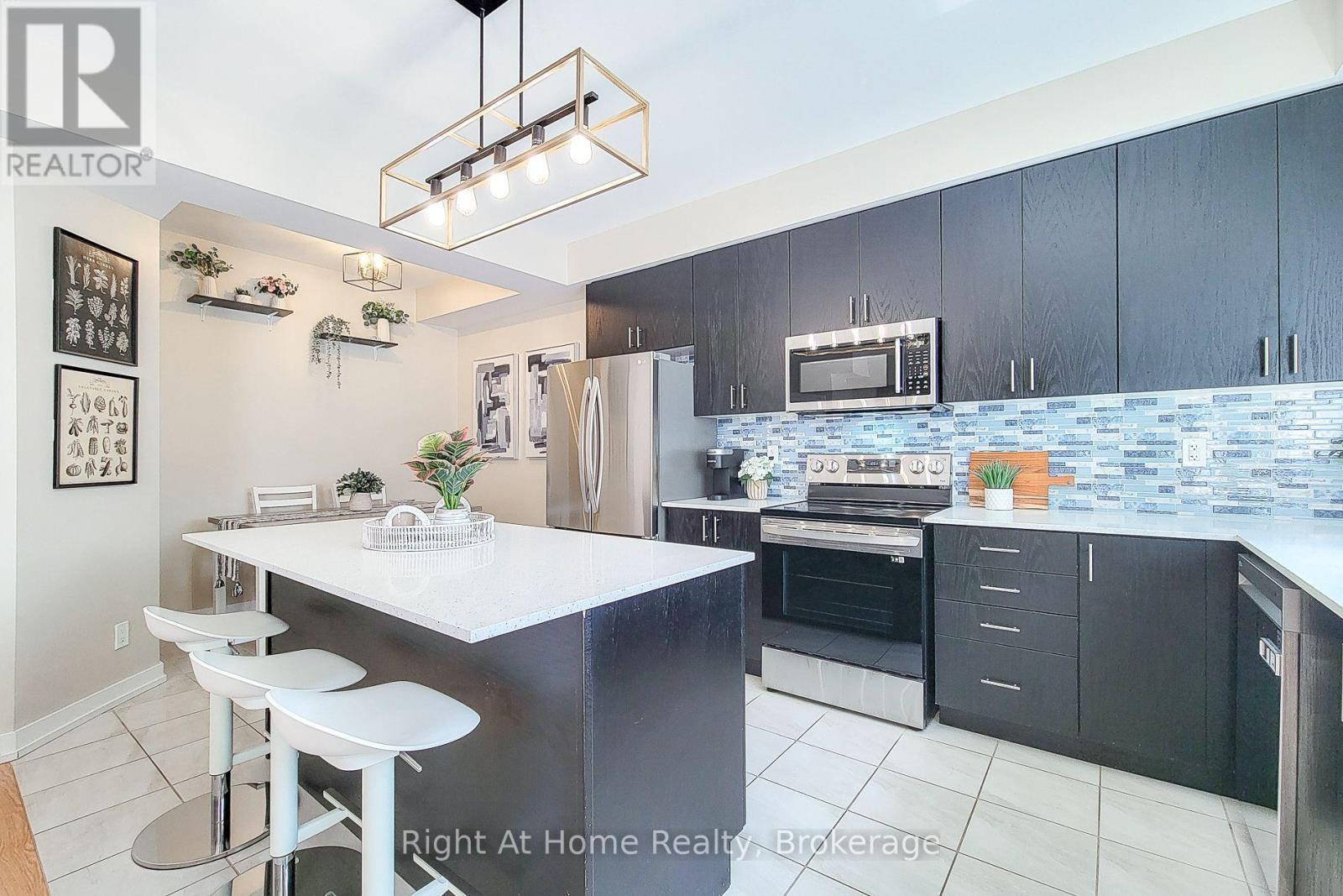 3 Trailside Drive, Haldimand, ON - Indoor Photo Showing Kitchen With Stainless Steel Kitchen With Upgraded Kitchen