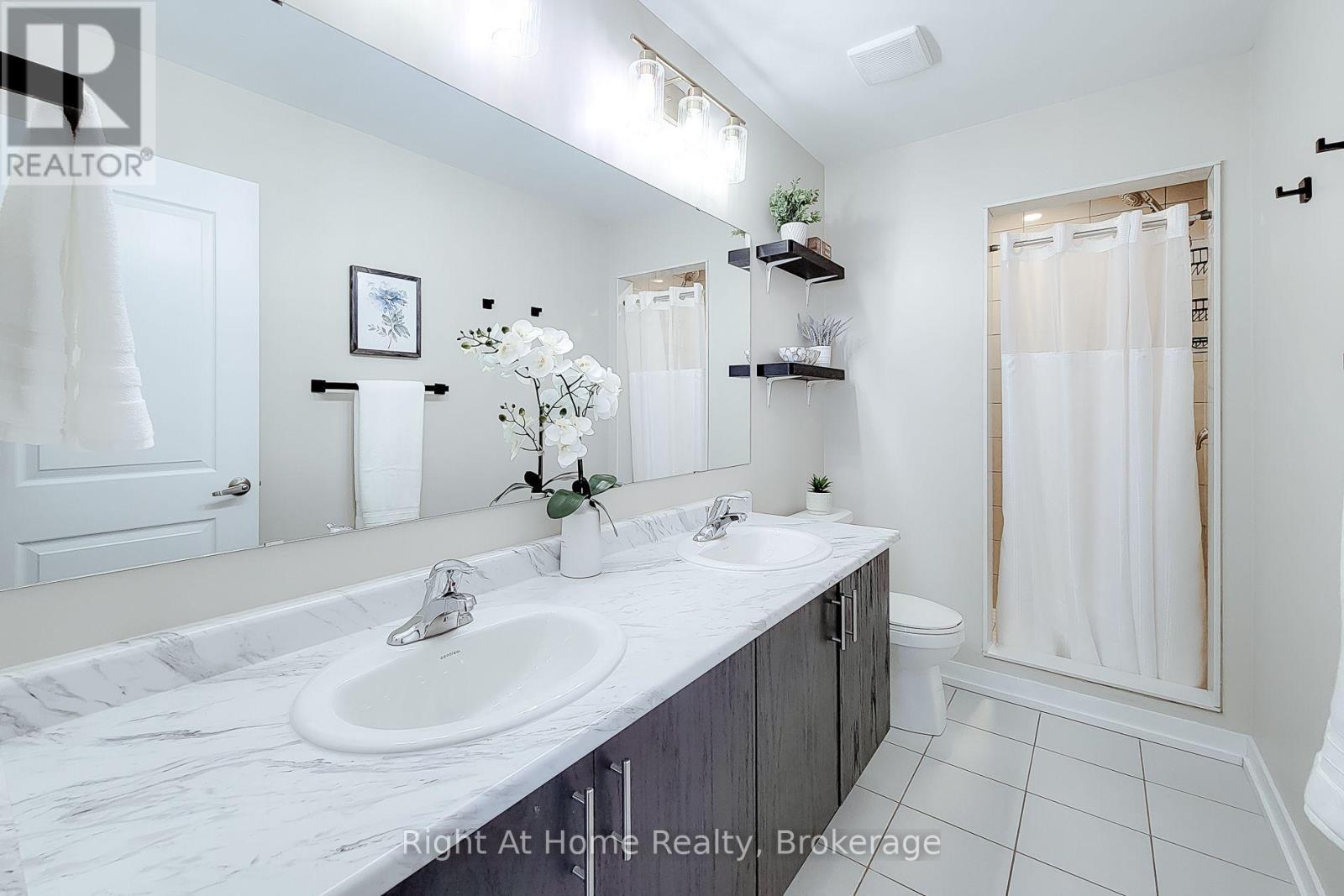 3 Trailside Drive, Haldimand, ON - Indoor Photo Showing Bathroom