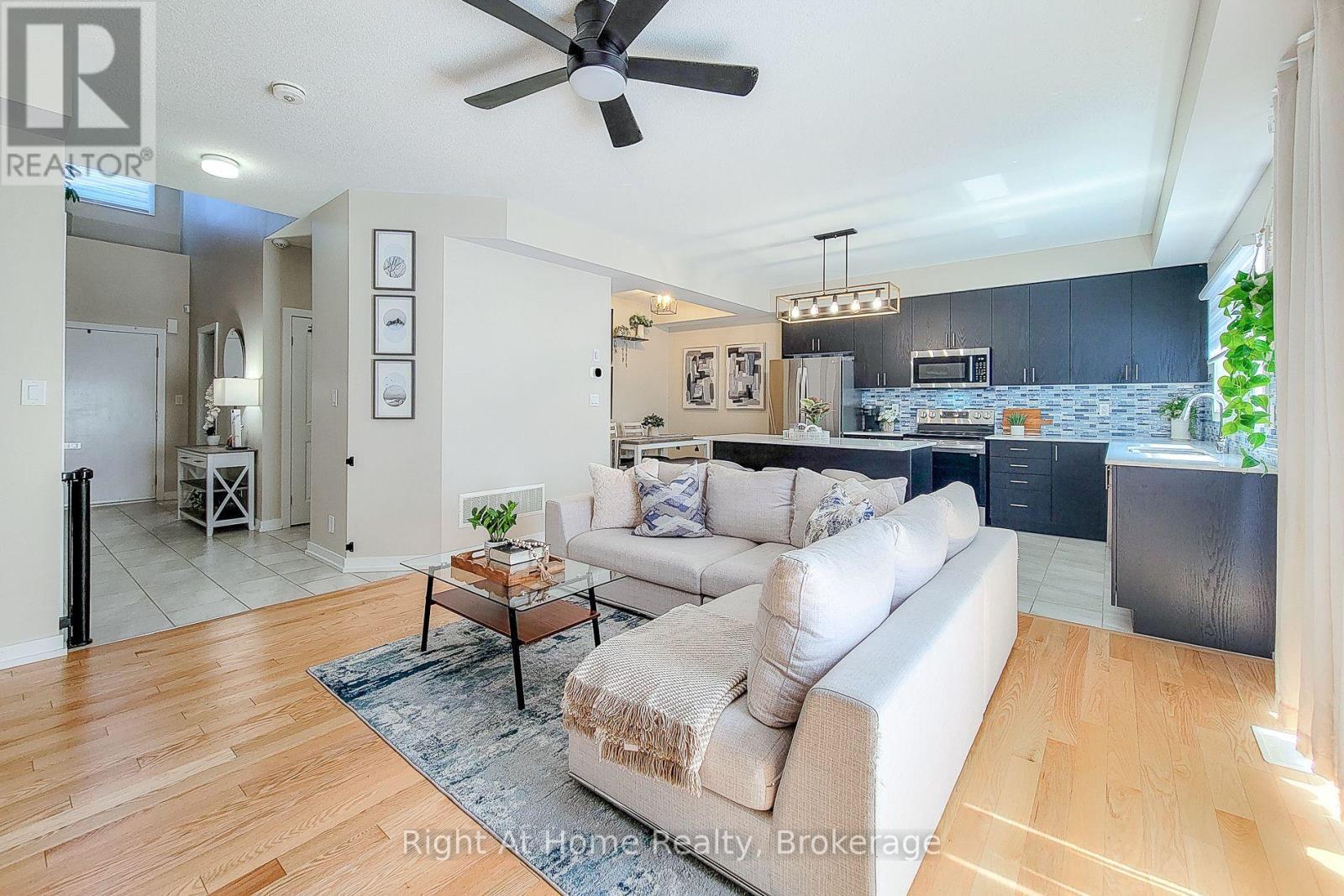 3 Trailside Drive, Haldimand, ON - Indoor Photo Showing Living Room