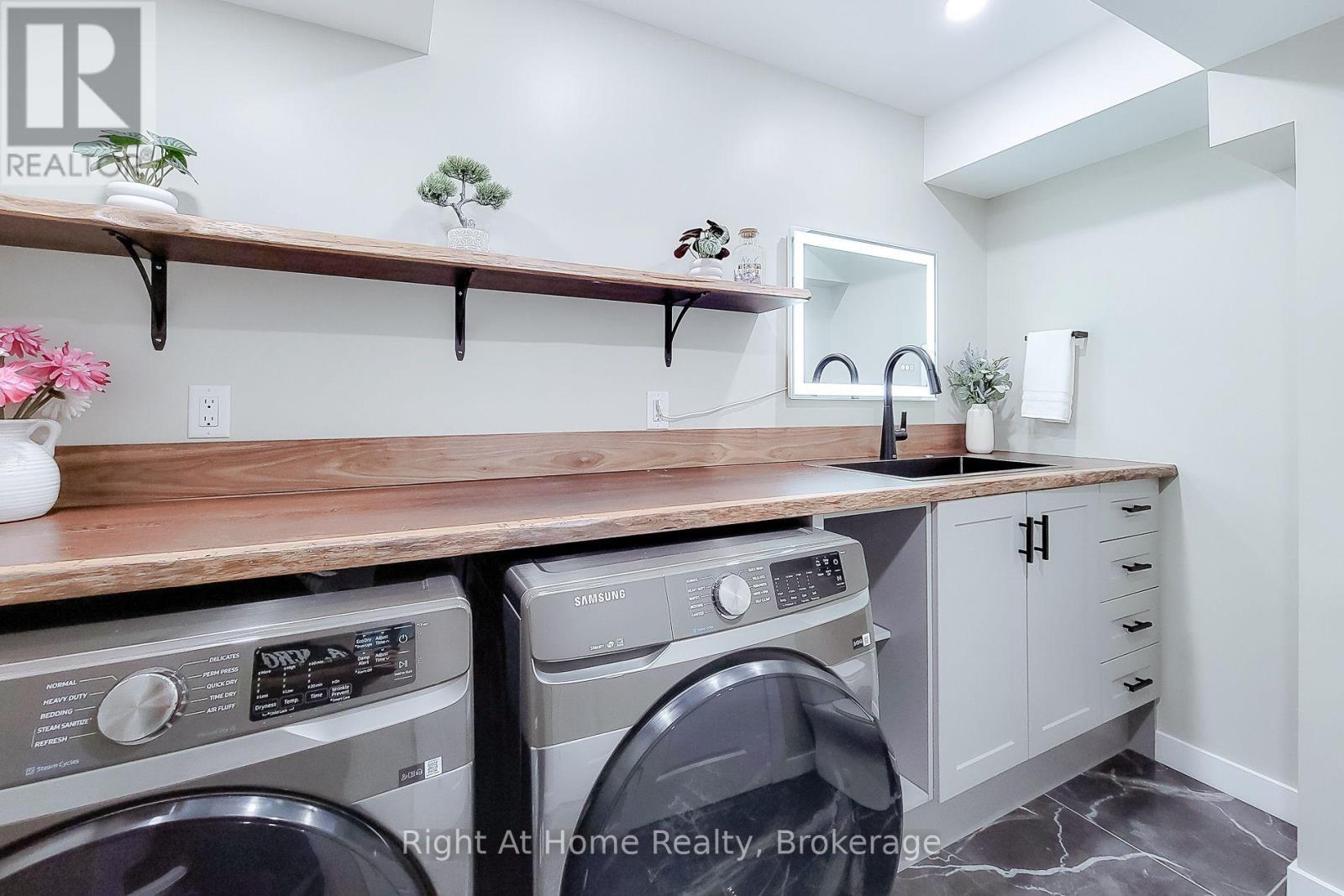 3 Trailside Drive, Haldimand, ON - Indoor Photo Showing Laundry Room