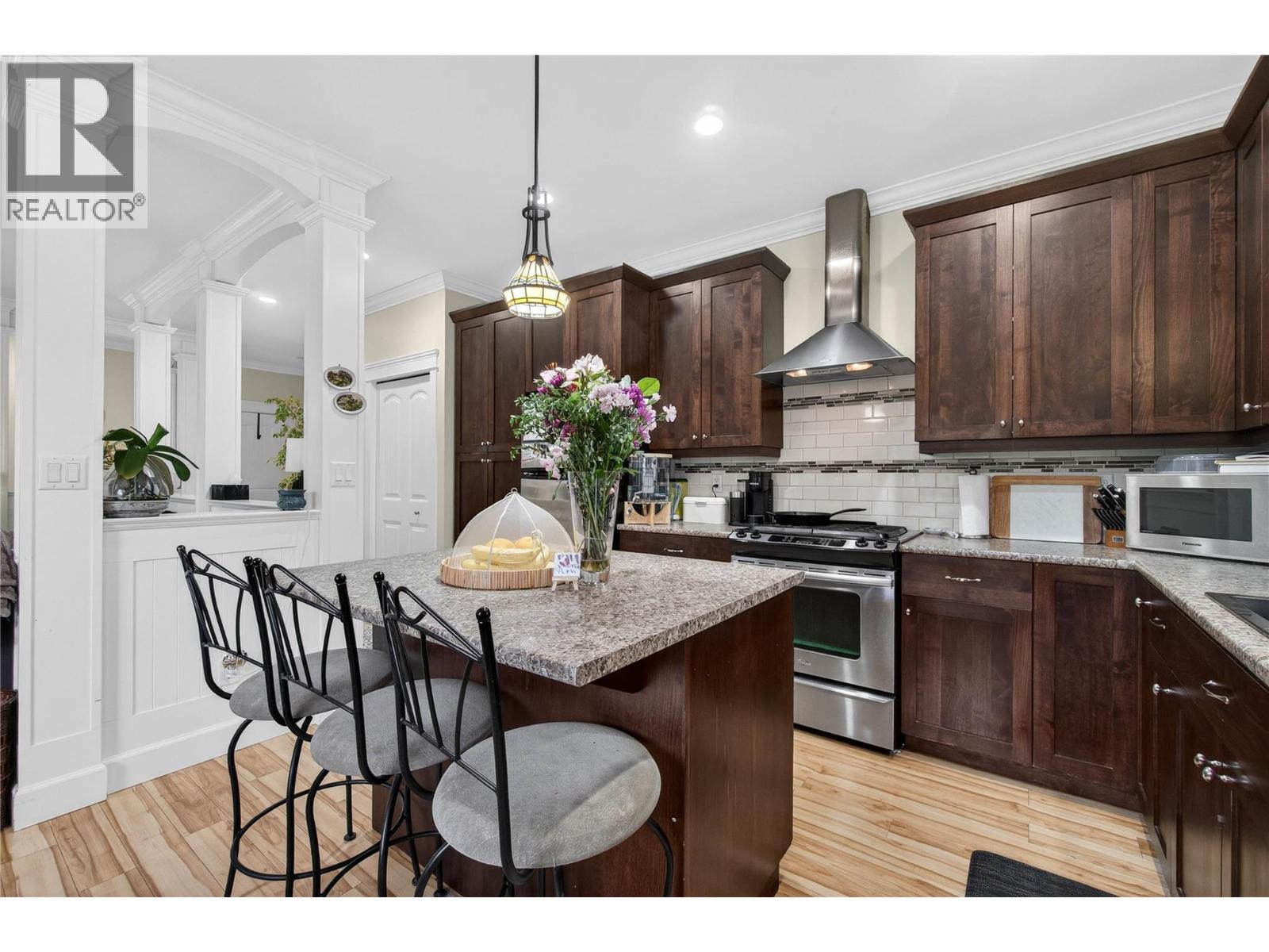 2991 7 Avenue Ne, Salmon Arm, BC - Indoor Photo Showing Kitchen