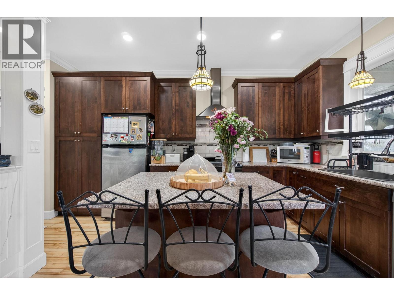 2991 7 Avenue Ne, Salmon Arm, BC - Indoor Photo Showing Kitchen