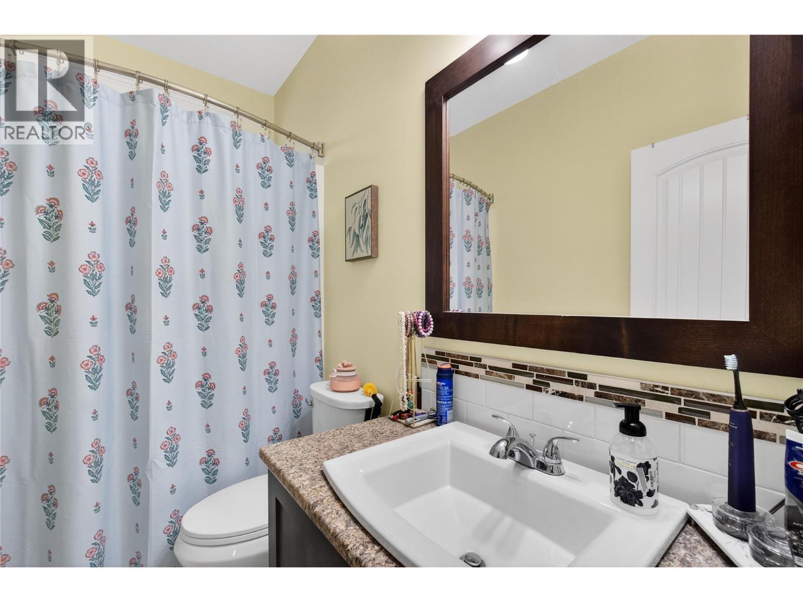 2991 7 Avenue Ne, Salmon Arm, BC - Indoor Photo Showing Bathroom