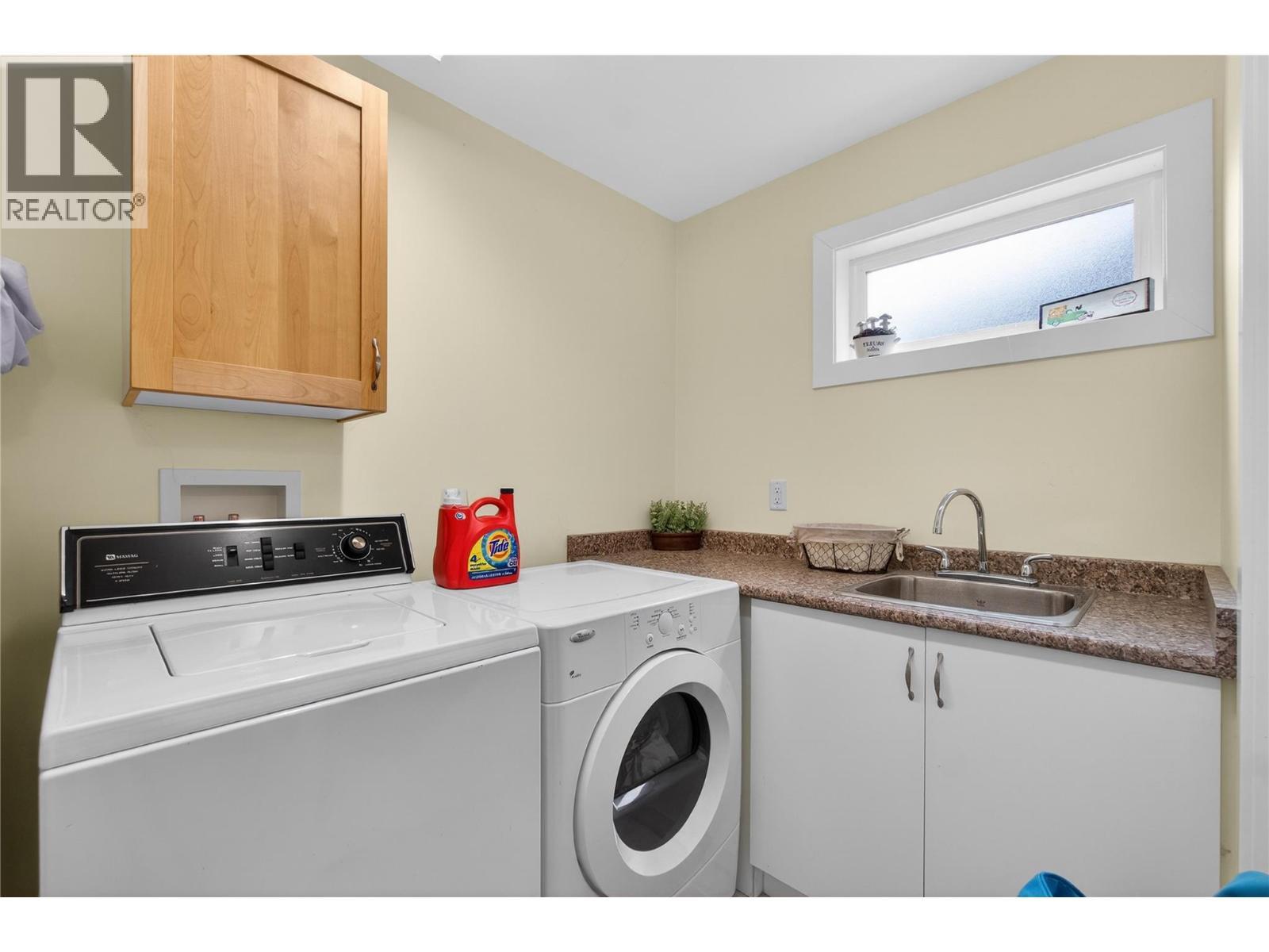 2991 7 Avenue Ne, Salmon Arm, BC - Indoor Photo Showing Laundry Room