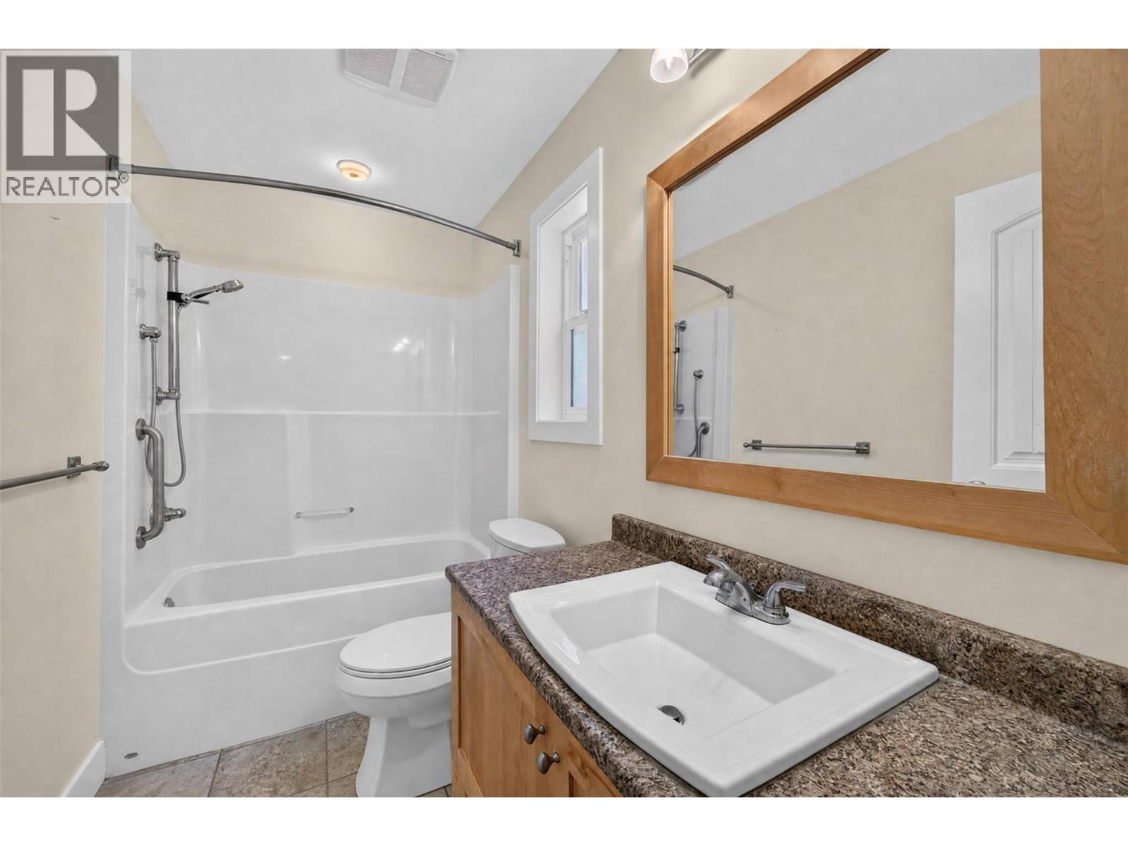 Suite - 2991 7 Avenue Ne, Salmon Arm, BC - Indoor Photo Showing Bathroom