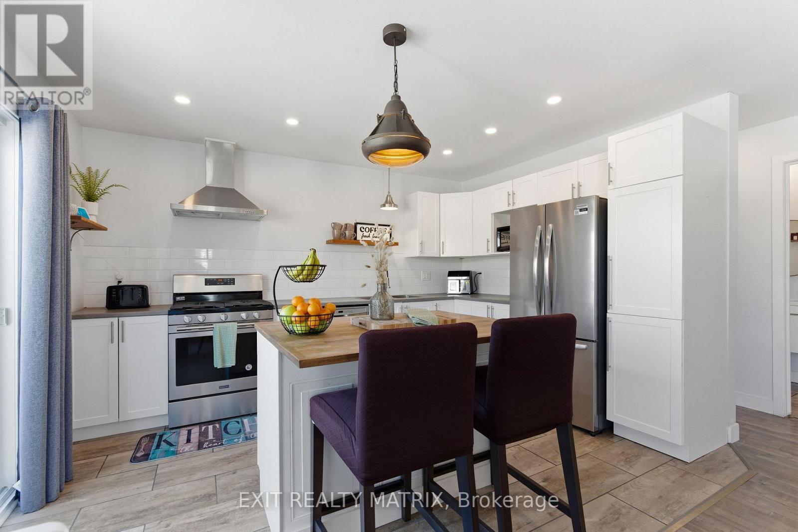 184 Lavergne Street, The Nation, ON - Indoor Photo Showing Kitchen With Stainless Steel Kitchen With Upgraded Kitchen