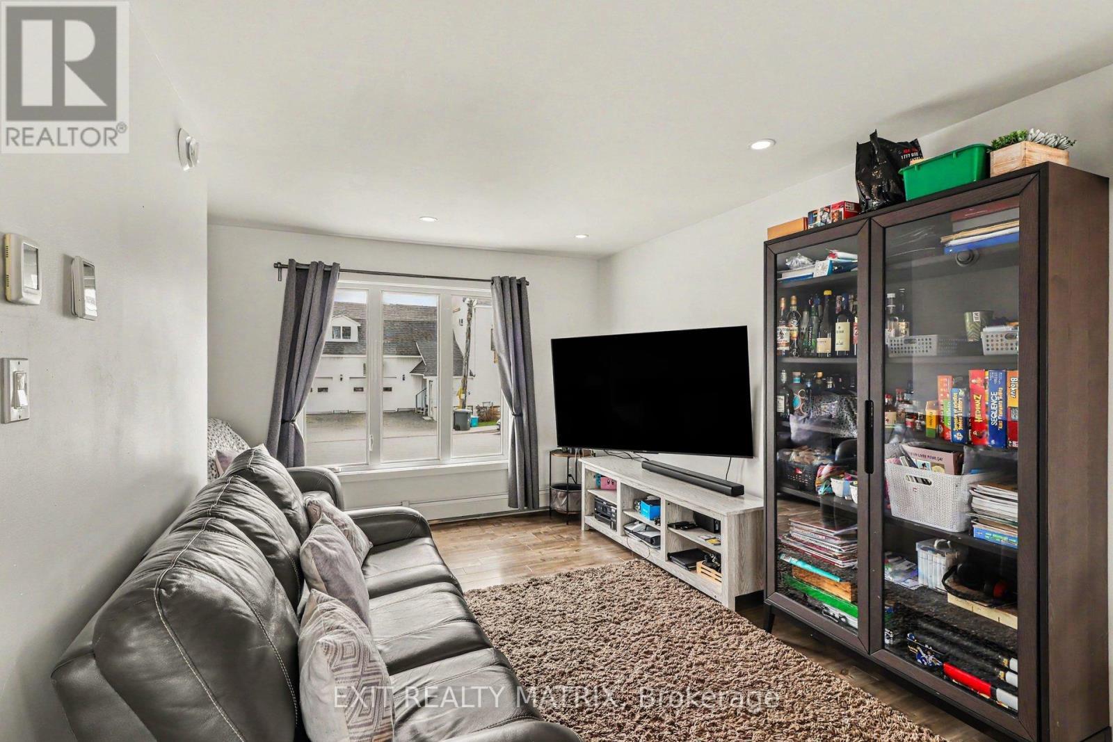 184 Lavergne Street, The Nation, ON - Indoor Photo Showing Living Room