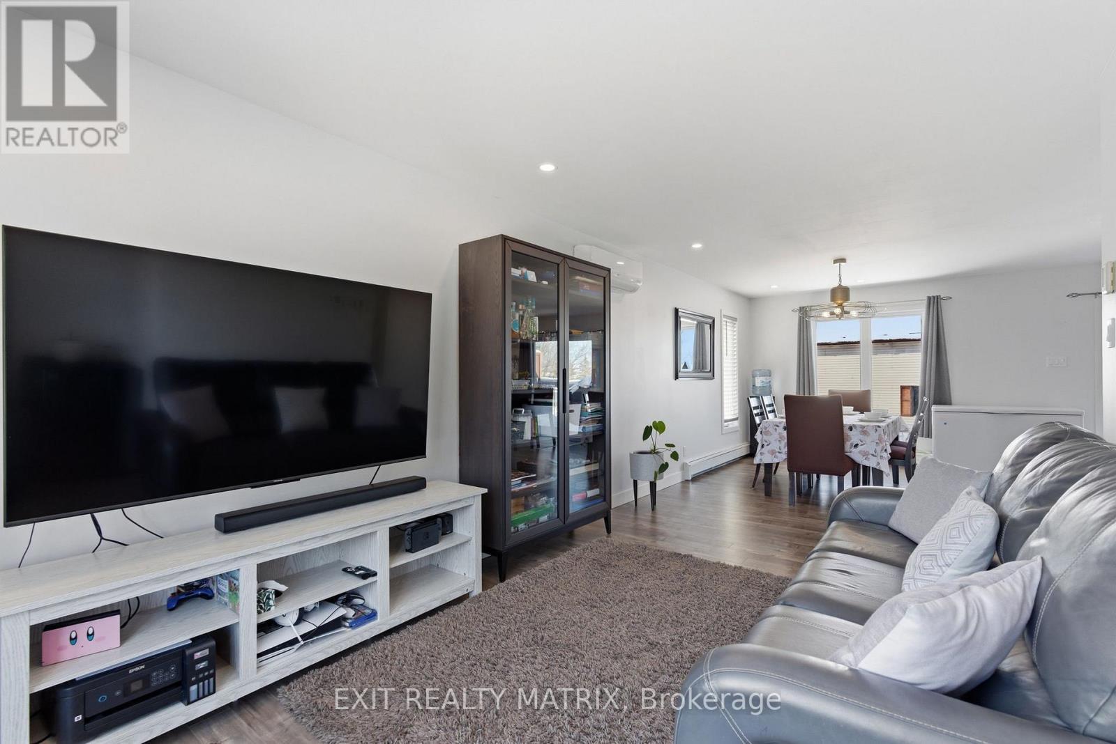 184 Lavergne Street, The Nation, ON - Indoor Photo Showing Living Room