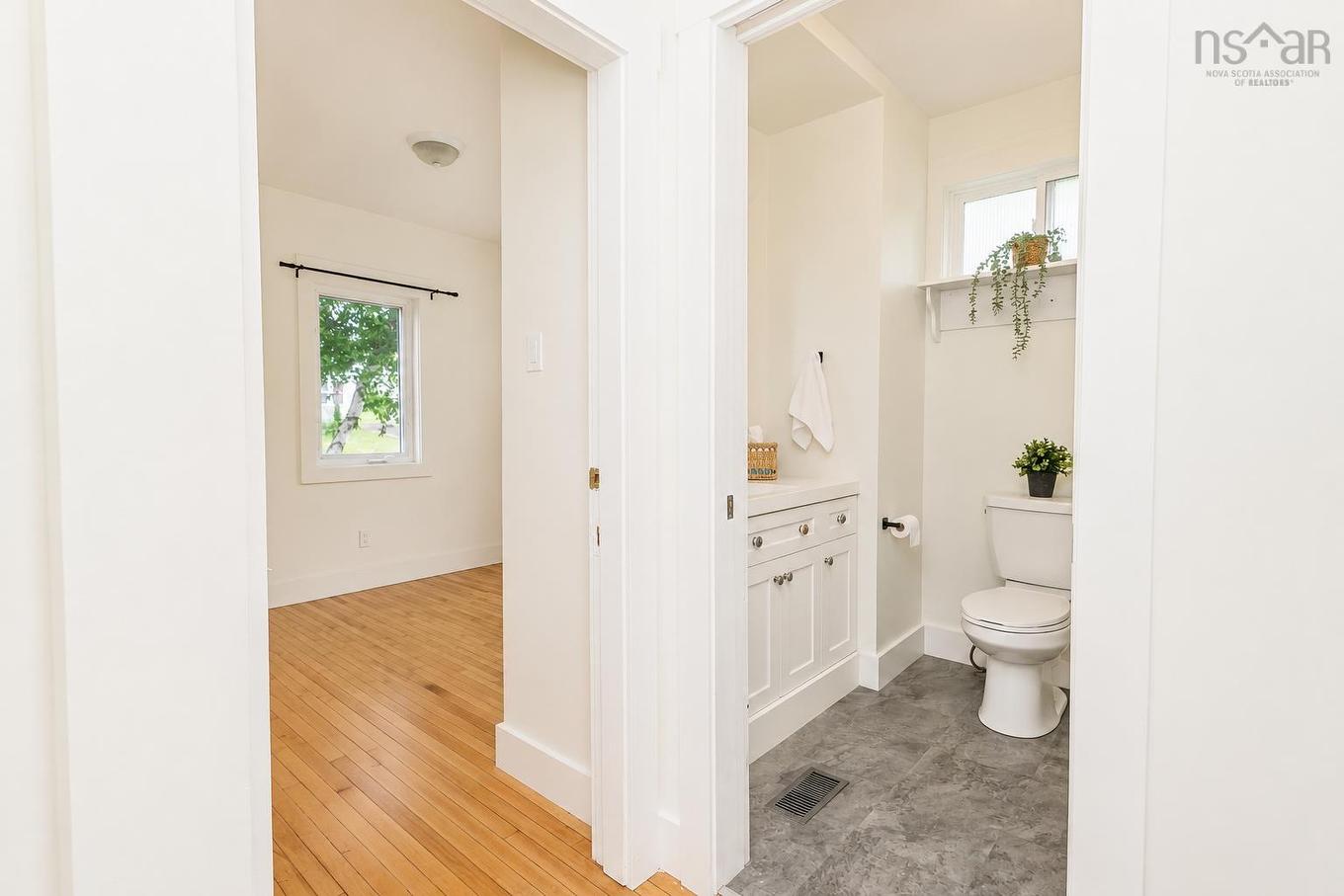 33 Richmond Street, Sydney, NS - Indoor Photo Showing Other Room