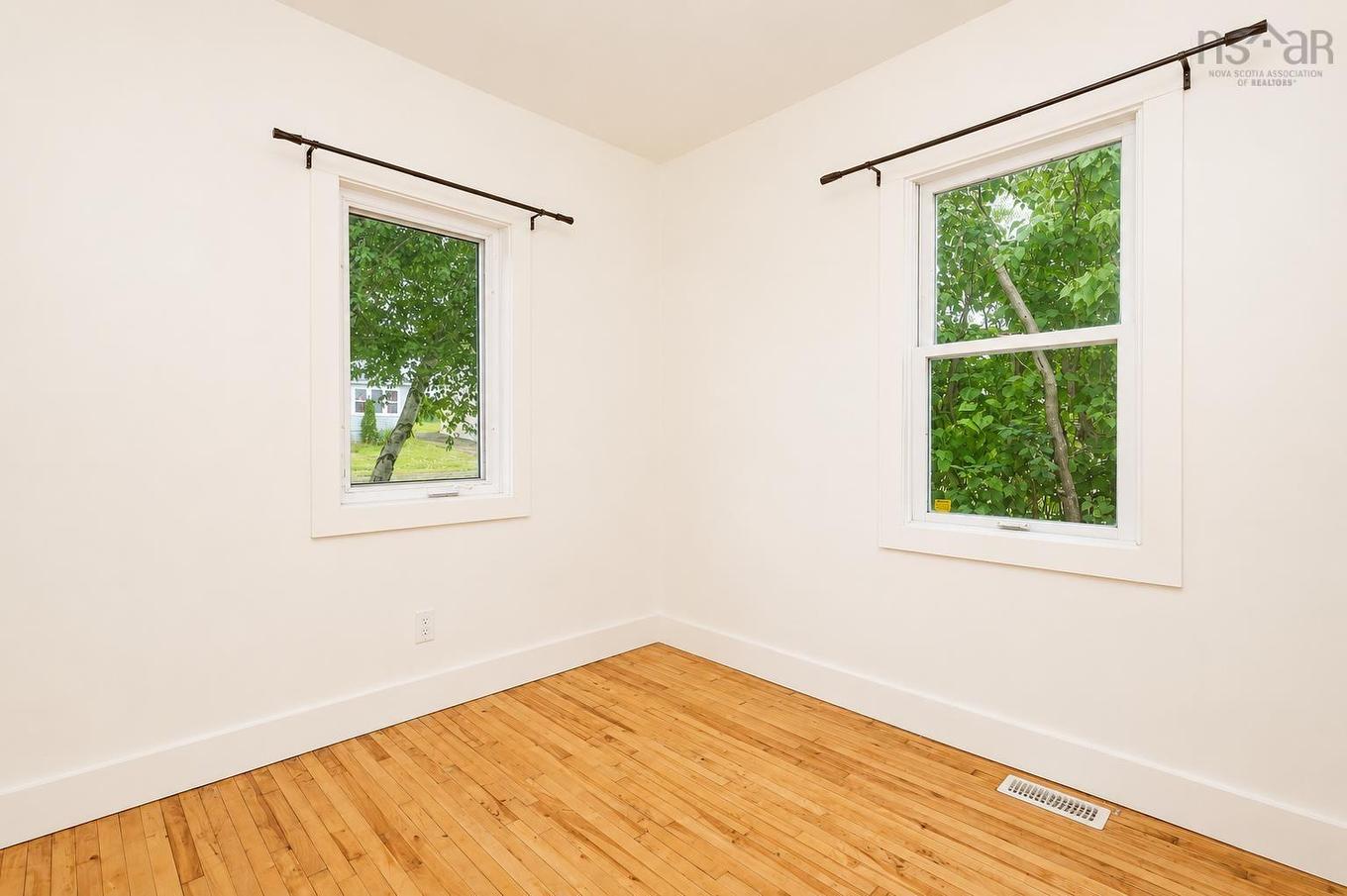 33 Richmond Street, Sydney, NS - Indoor Photo Showing Other Room