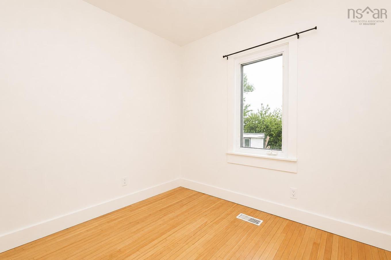 33 Richmond Street, Sydney, NS - Indoor Photo Showing Other Room