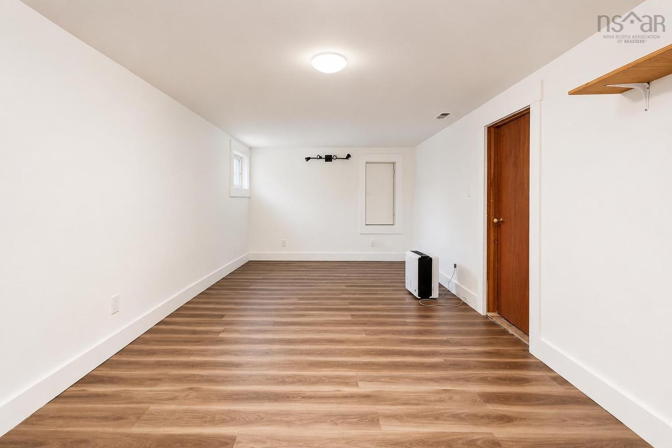 33 Richmond Street, Sydney, NS - Indoor Photo Showing Other Room