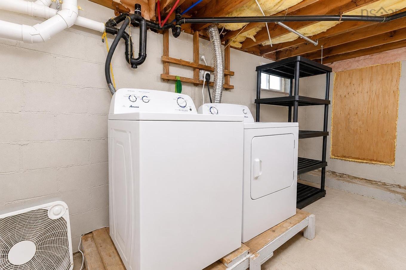 33 Richmond Street, Sydney, NS - Indoor Photo Showing Laundry Room
