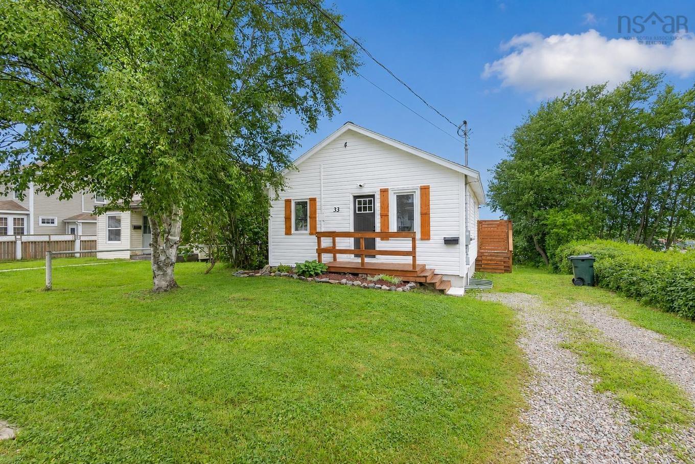33 Richmond Street, Sydney, NS - Outdoor With Deck Patio Veranda