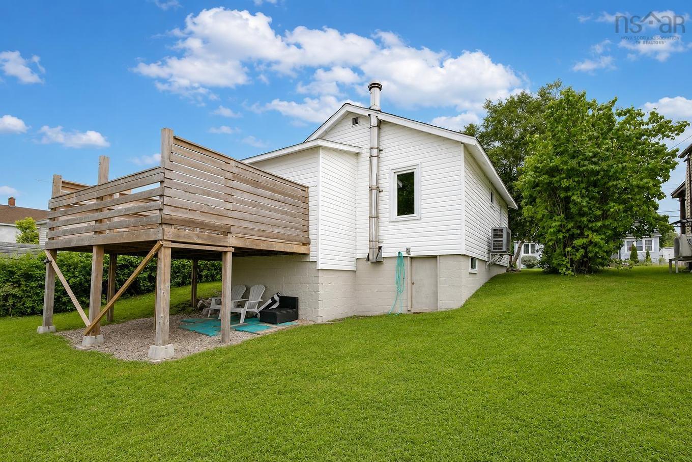 33 Richmond Street, Sydney, NS - Outdoor