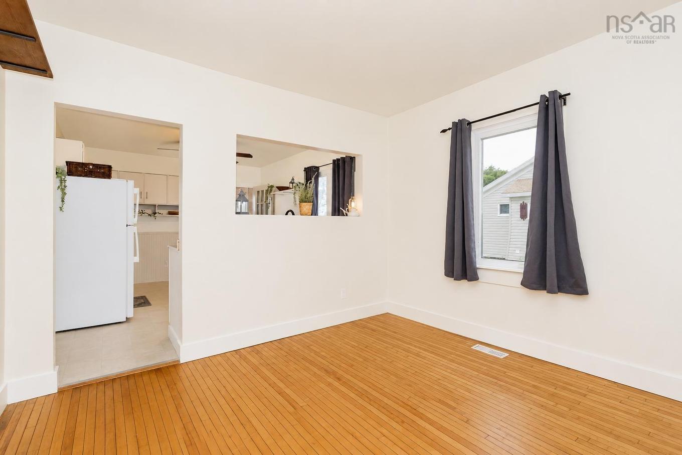 33 Richmond Street, Sydney, NS - Indoor Photo Showing Other Room