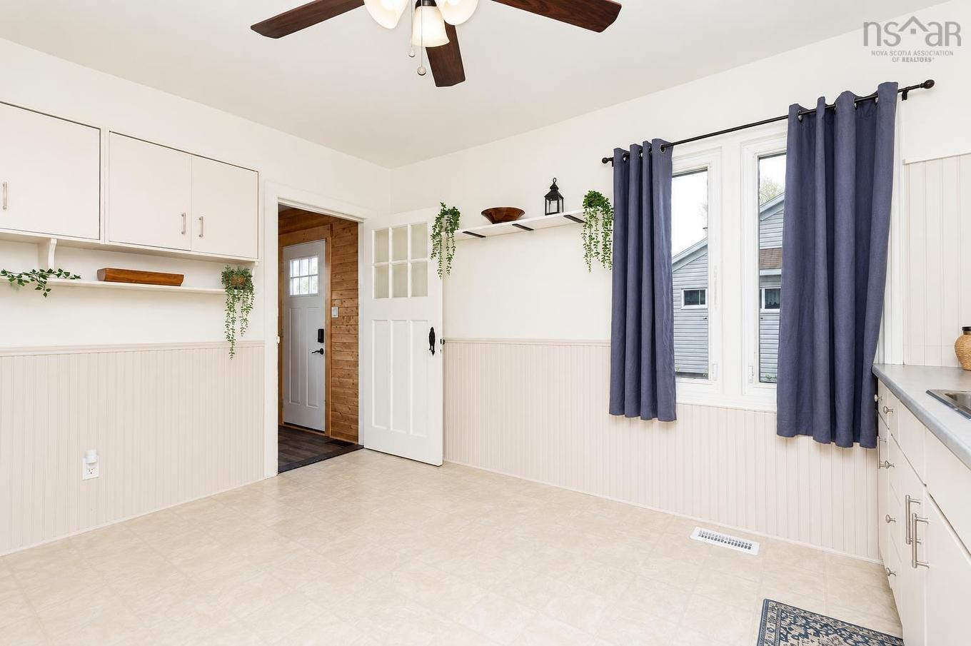 33 Richmond Street, Sydney, NS - Indoor Photo Showing Other Room