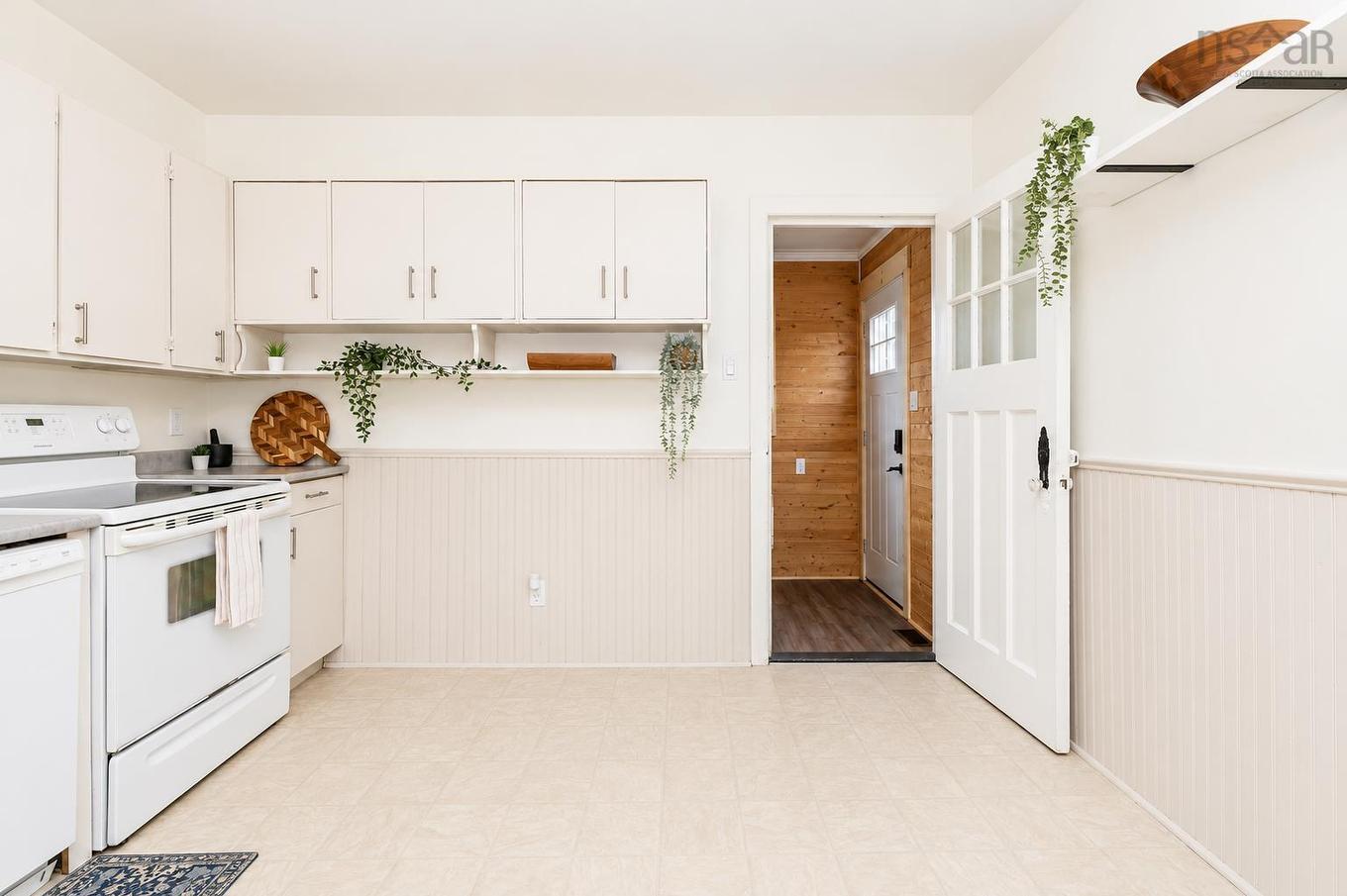 33 Richmond Street, Sydney, NS - Indoor Photo Showing Kitchen