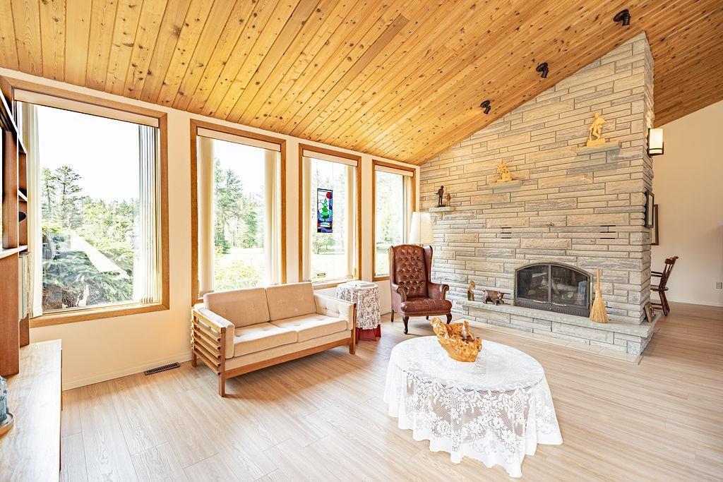 4600 Mapleward Rd., Thunder Bay, ON - Indoor Photo Showing Living Room With Fireplace