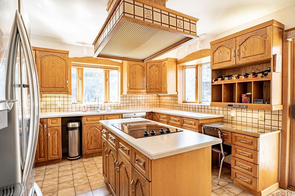 4600 Mapleward Rd., Thunder Bay, ON - Indoor Photo Showing Kitchen With Double Sink