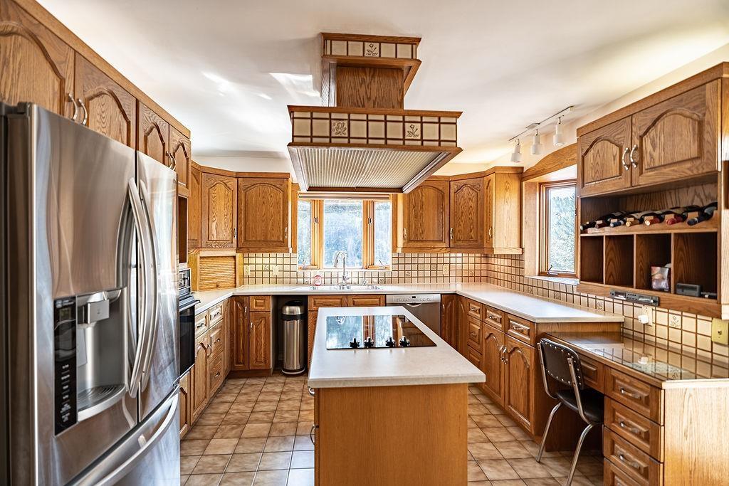 4600 Mapleward Rd., Thunder Bay, ON - Indoor Photo Showing Kitchen With Double Sink
