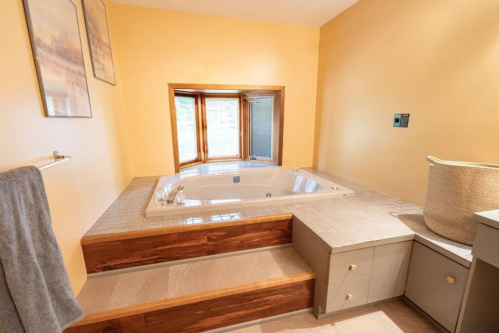 4600 Mapleward Rd., Thunder Bay, ON - Indoor Photo Showing Bathroom