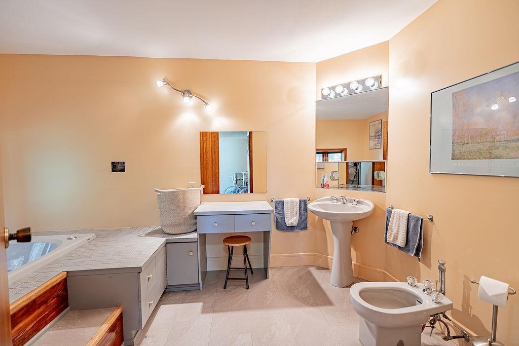 4600 Mapleward Rd., Thunder Bay, ON - Indoor Photo Showing Bathroom