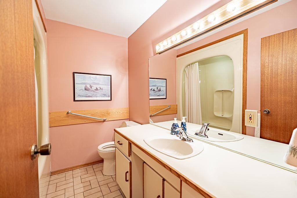 4600 Mapleward Rd., Thunder Bay, ON - Indoor Photo Showing Bathroom