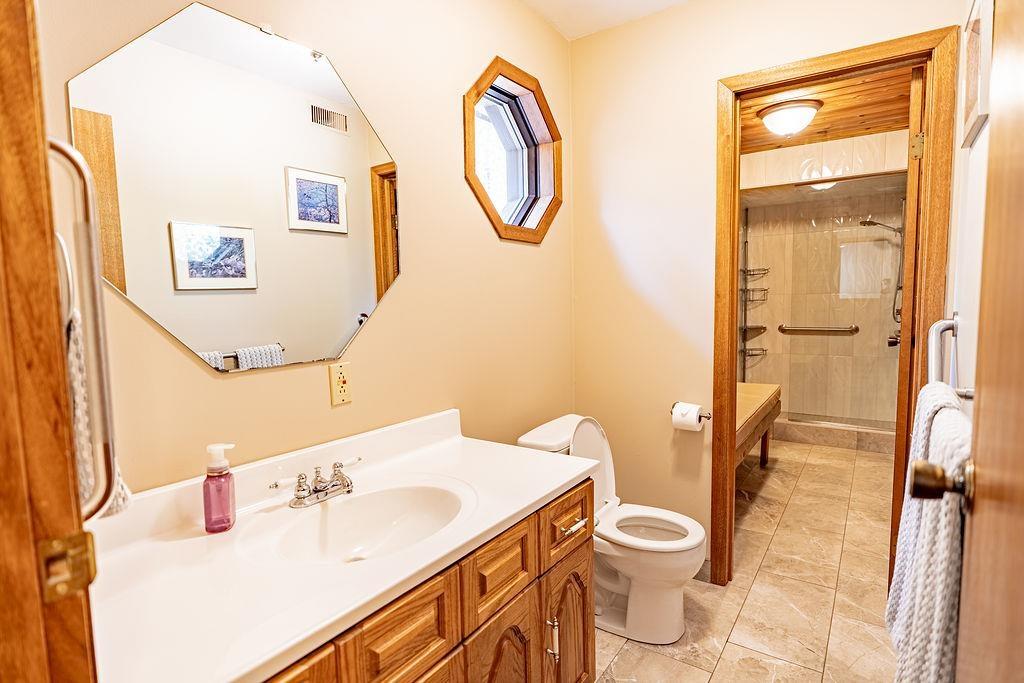 4600 Mapleward Rd., Thunder Bay, ON - Indoor Photo Showing Bathroom