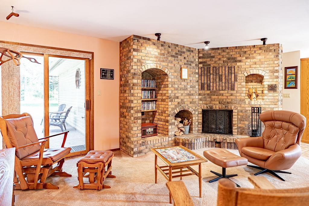 4600 Mapleward Rd., Thunder Bay, ON - Indoor Photo Showing Living Room With Fireplace