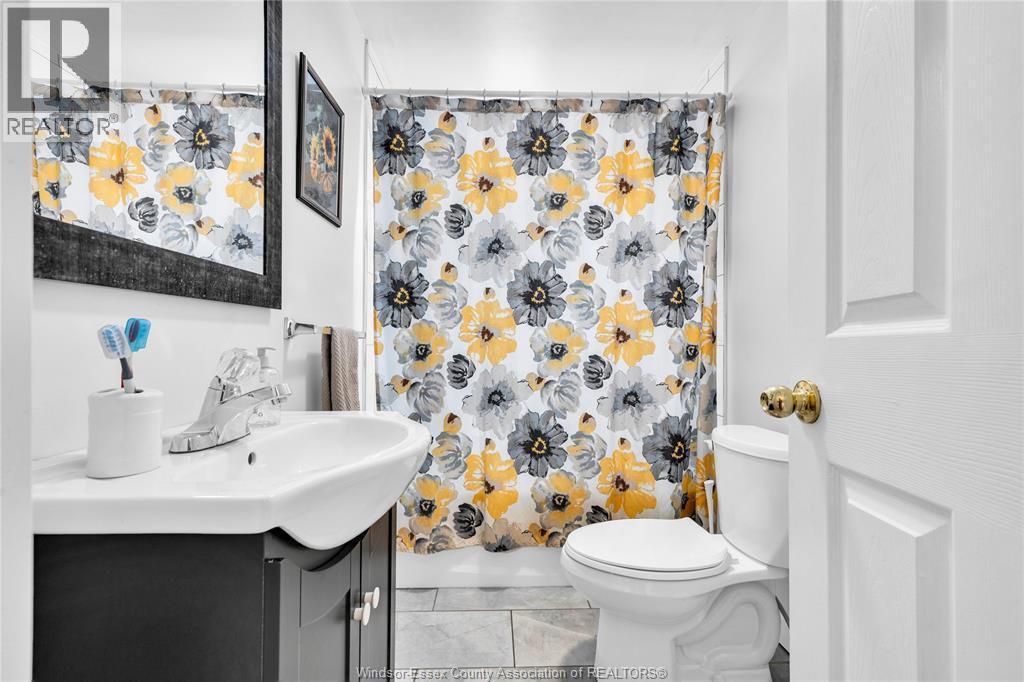 1451 Henry Ford Centre Drive, Windsor, ON - Indoor Photo Showing Bathroom
