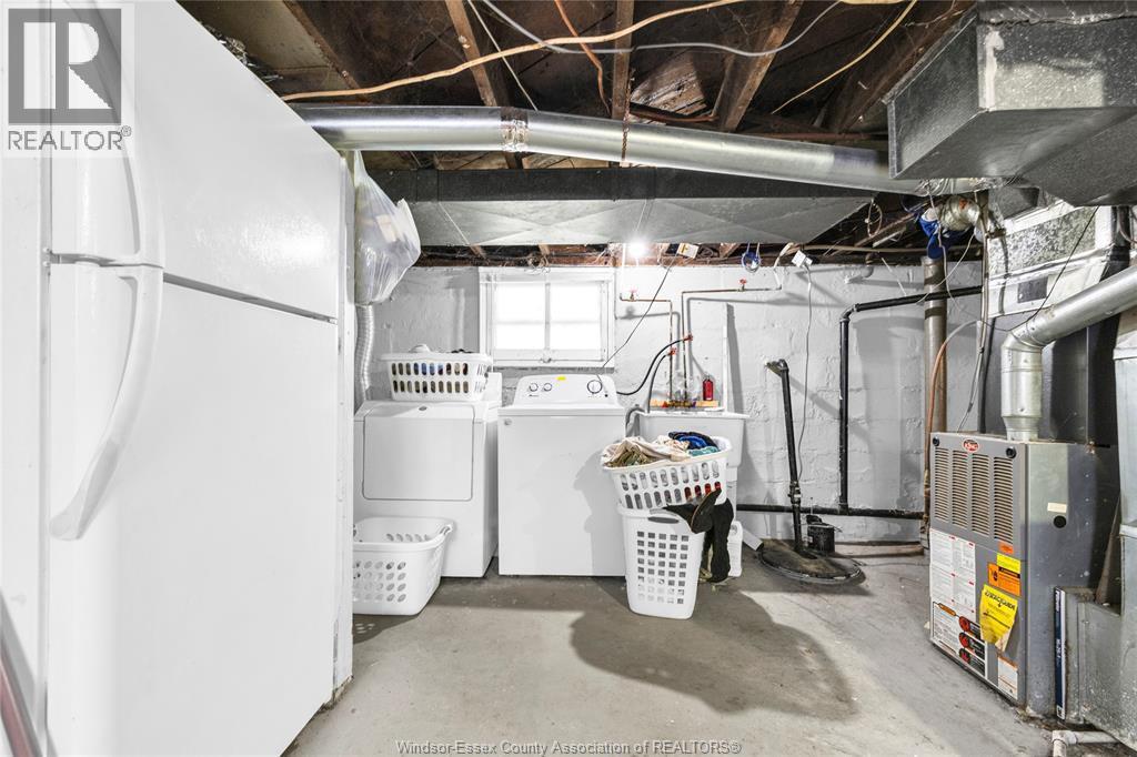 1451 Henry Ford Centre Drive, Windsor, ON - Indoor Photo Showing Laundry Room