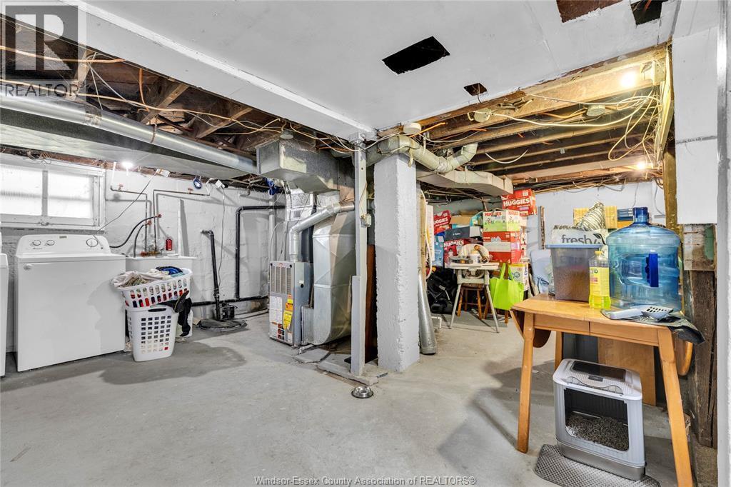 1451 Henry Ford Centre Drive, Windsor, ON - Indoor Photo Showing Laundry Room