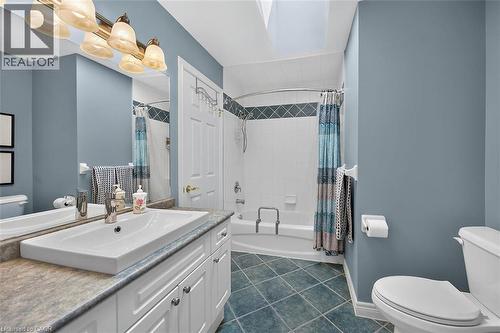 25 Eric Burke Court, Hamilton, ON - Indoor Photo Showing Bathroom