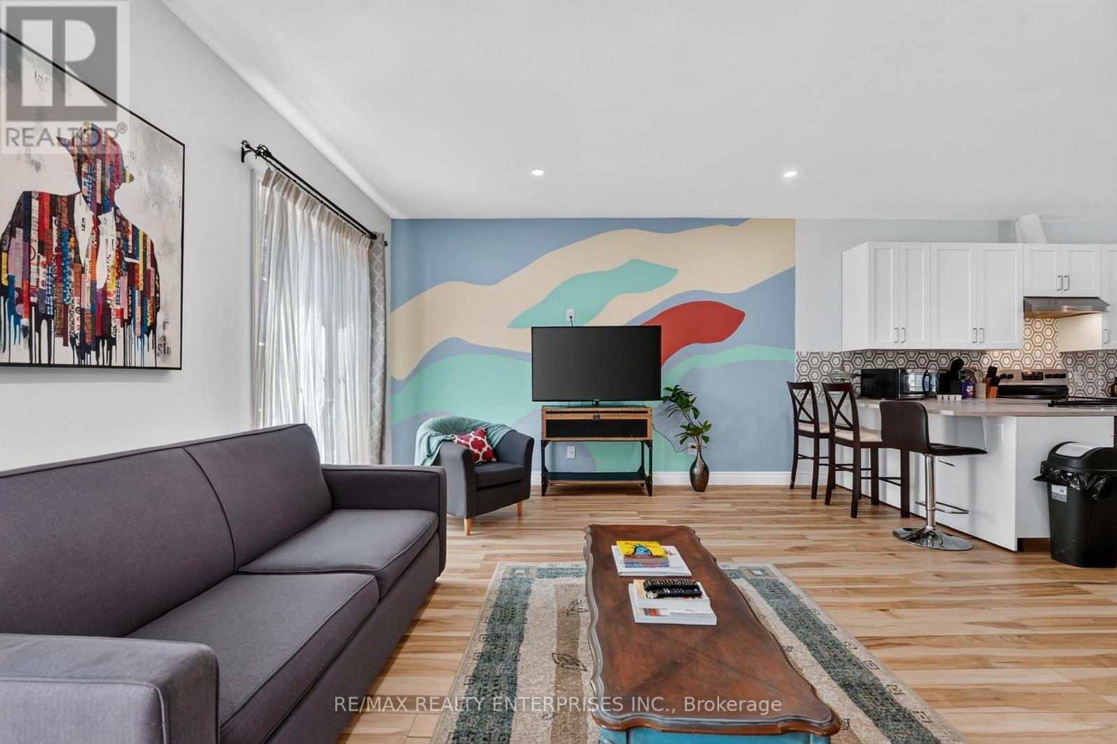 664 King Street, Port Colborne, ON - Indoor Photo Showing Living Room