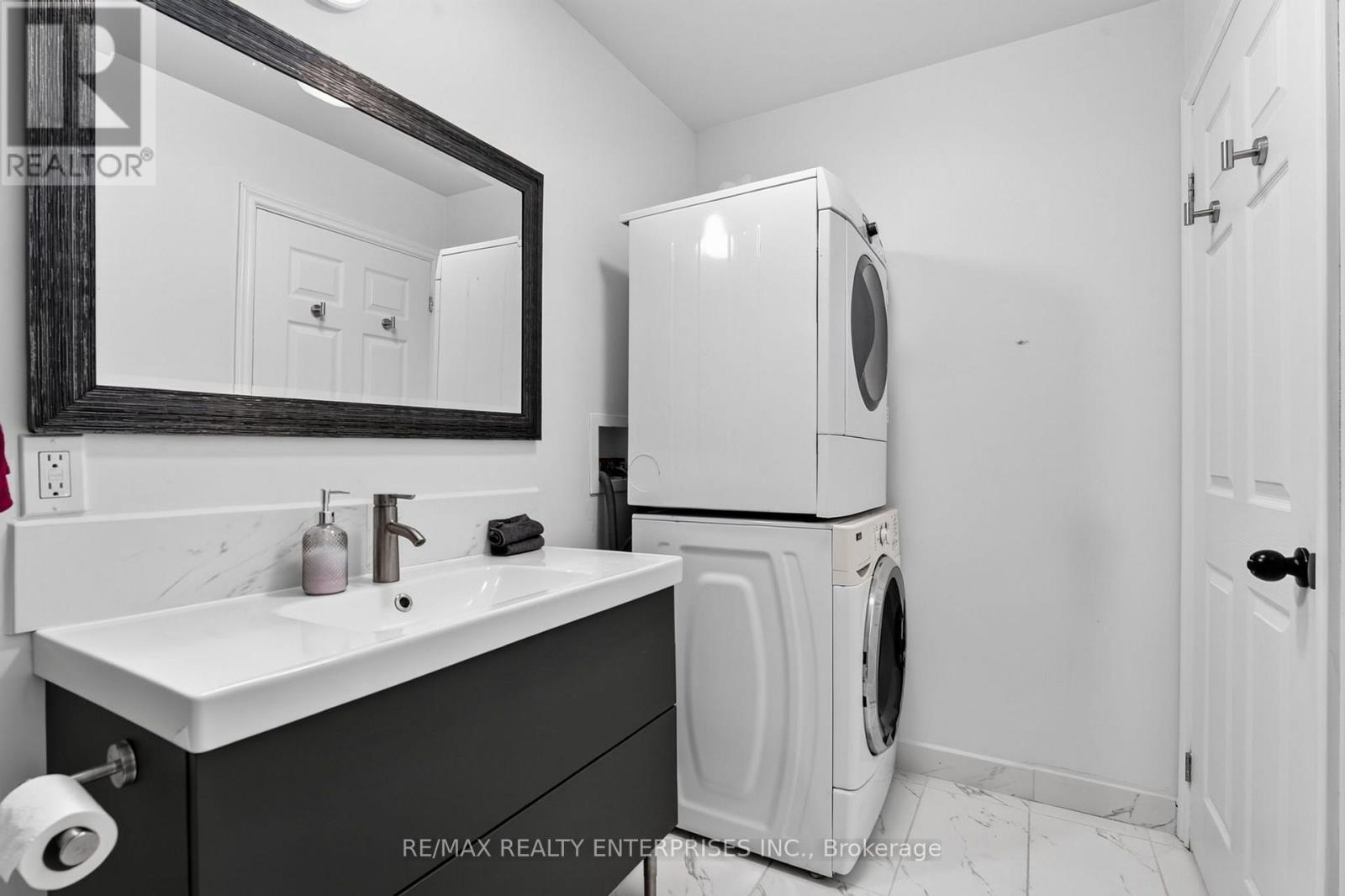 664 King Street, Port Colborne, ON - Indoor Photo Showing Laundry Room