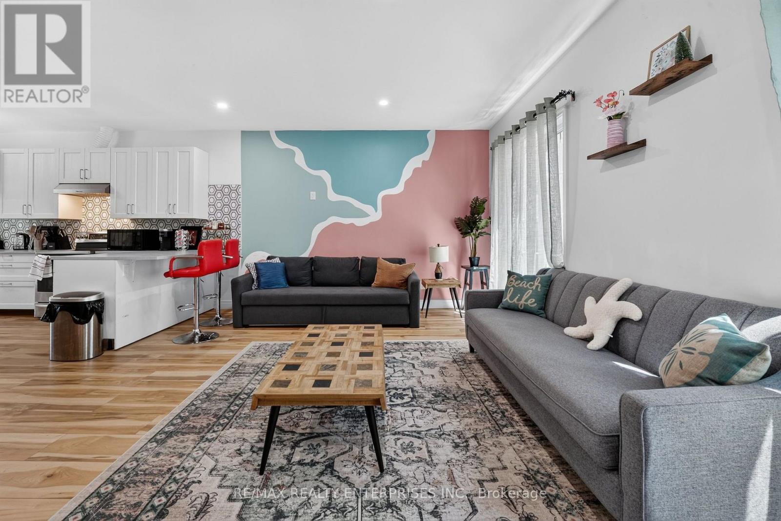 664 King Street, Port Colborne, ON - Indoor Photo Showing Living Room