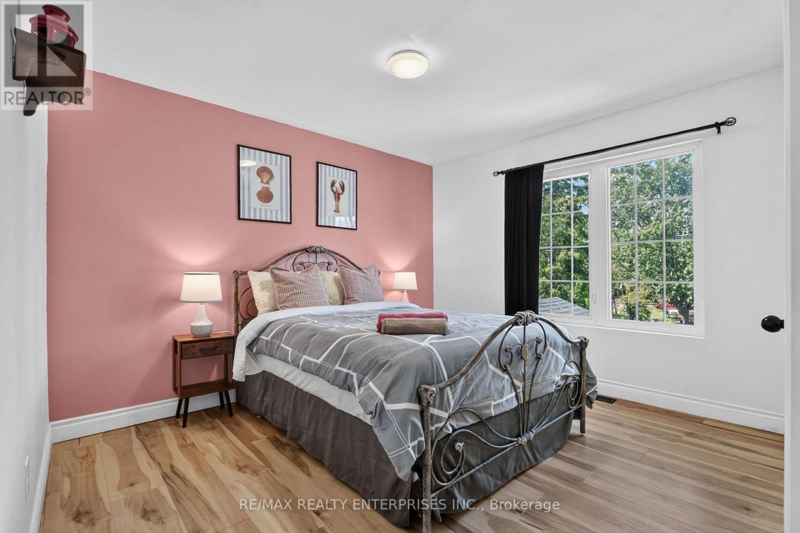 664 King Street, Port Colborne, ON - Indoor Photo Showing Bedroom