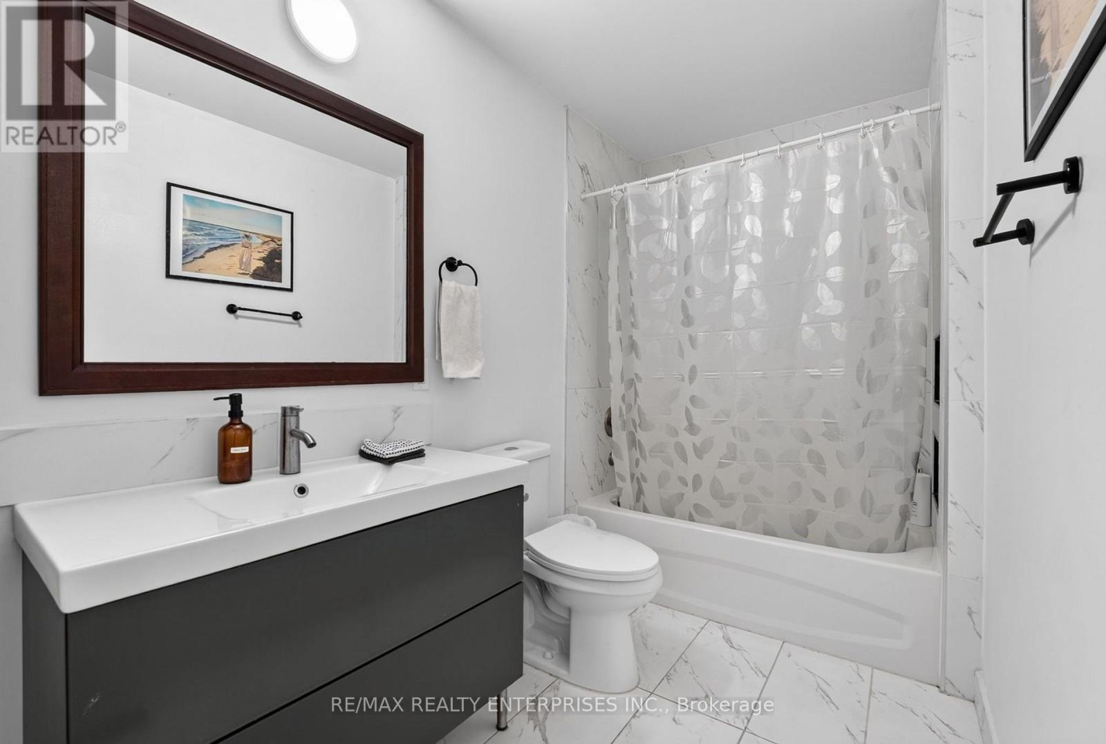 664 King Street, Port Colborne, ON - Indoor Photo Showing Bathroom